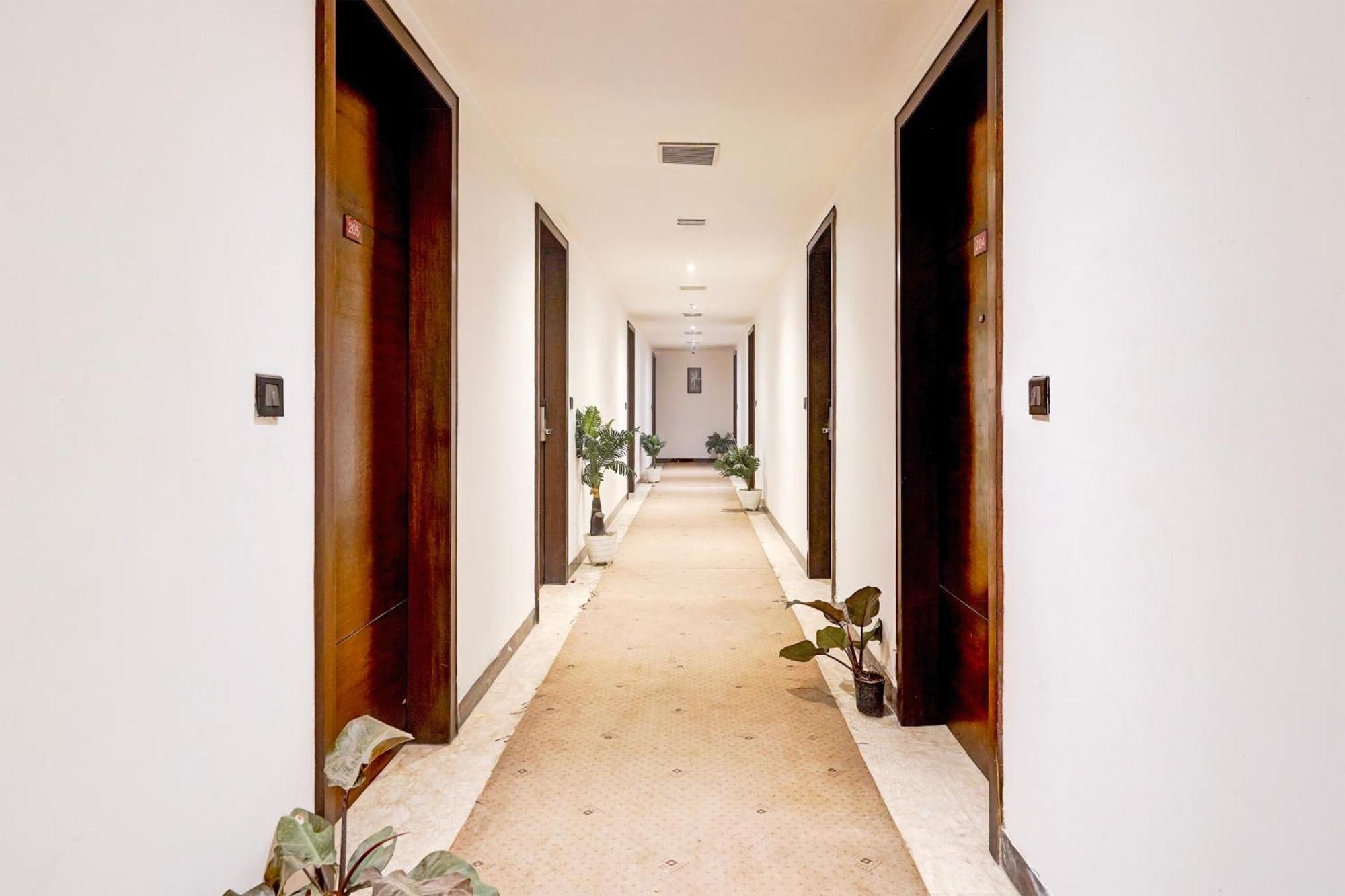 Townhouse Oak Agra Near Sultanganj Puliya Formerly Bb Grand Bagian luar foto