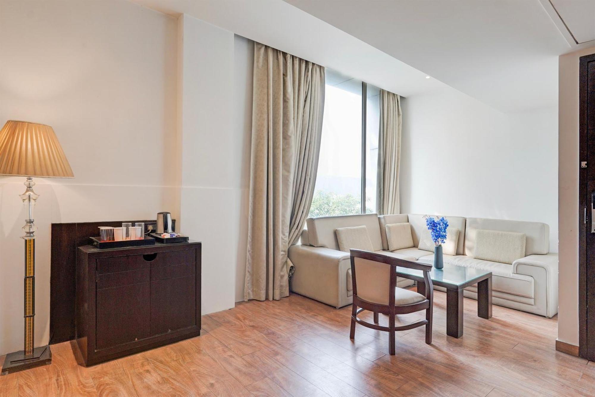 Townhouse Oak Agra Near Sultanganj Puliya Formerly Bb Grand Bagian luar foto
